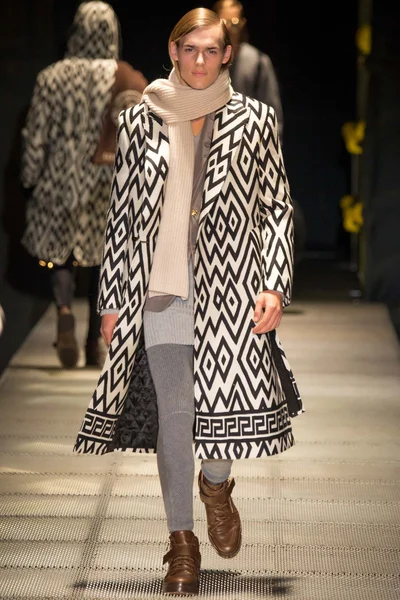Look 17